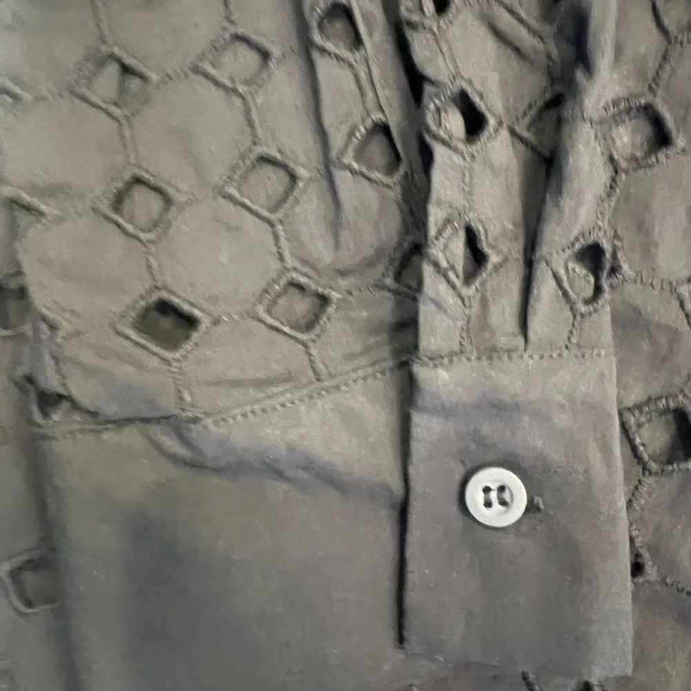 Evereve Button Down Eyelet Shirt - Picture 3 of 5